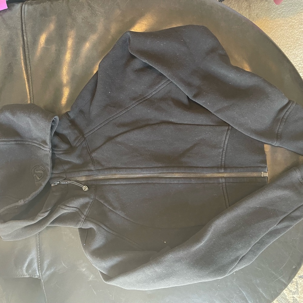 Lululemon black scuba cropped